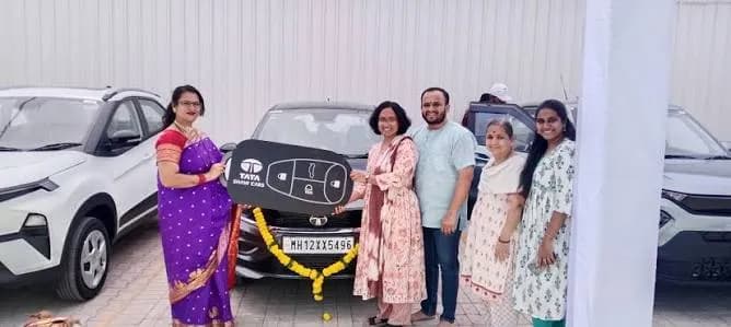 Ceremonial key handover to a family receiving their fully detailed black premium car.
